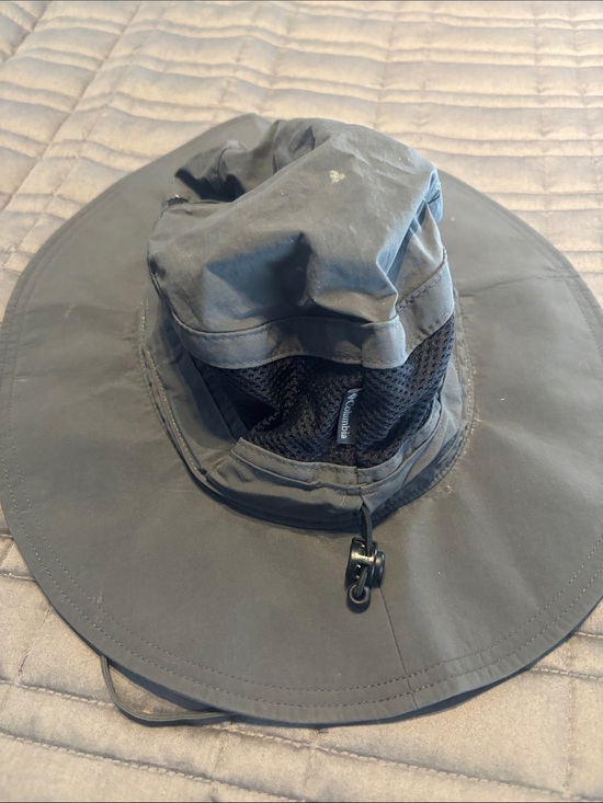 Columbia Other - Columbia Gray Wide-Brim Sun Hat with Mesh Vents